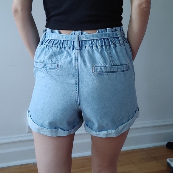 ✨2/$40✨ Denim paperbag shorts - Picture 2 of 2
